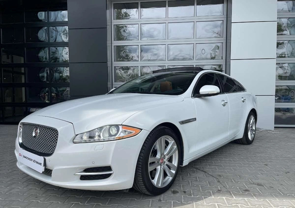 Jaguar XJ cena 99900 przebieg: 136180, rok produkcji 2015 z Stargard małe 667